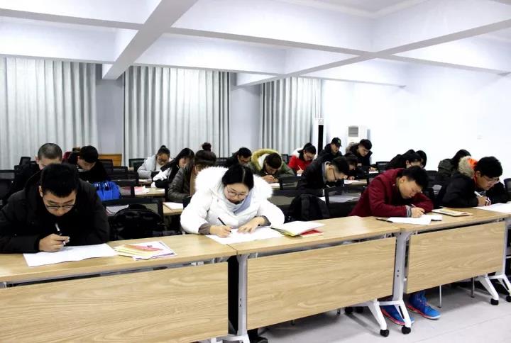 党课考试 动科院记者 焦鹏 摄